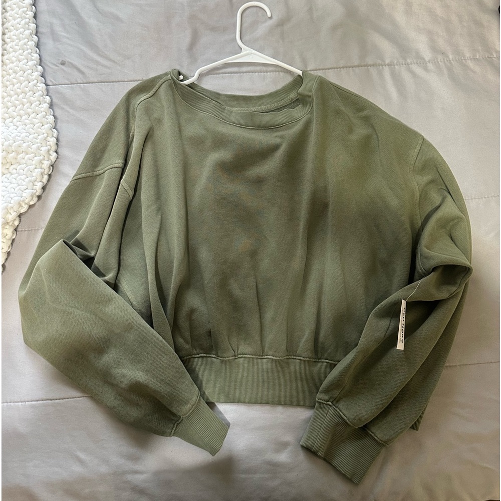 NWT Old Navy Cropped Crewneck